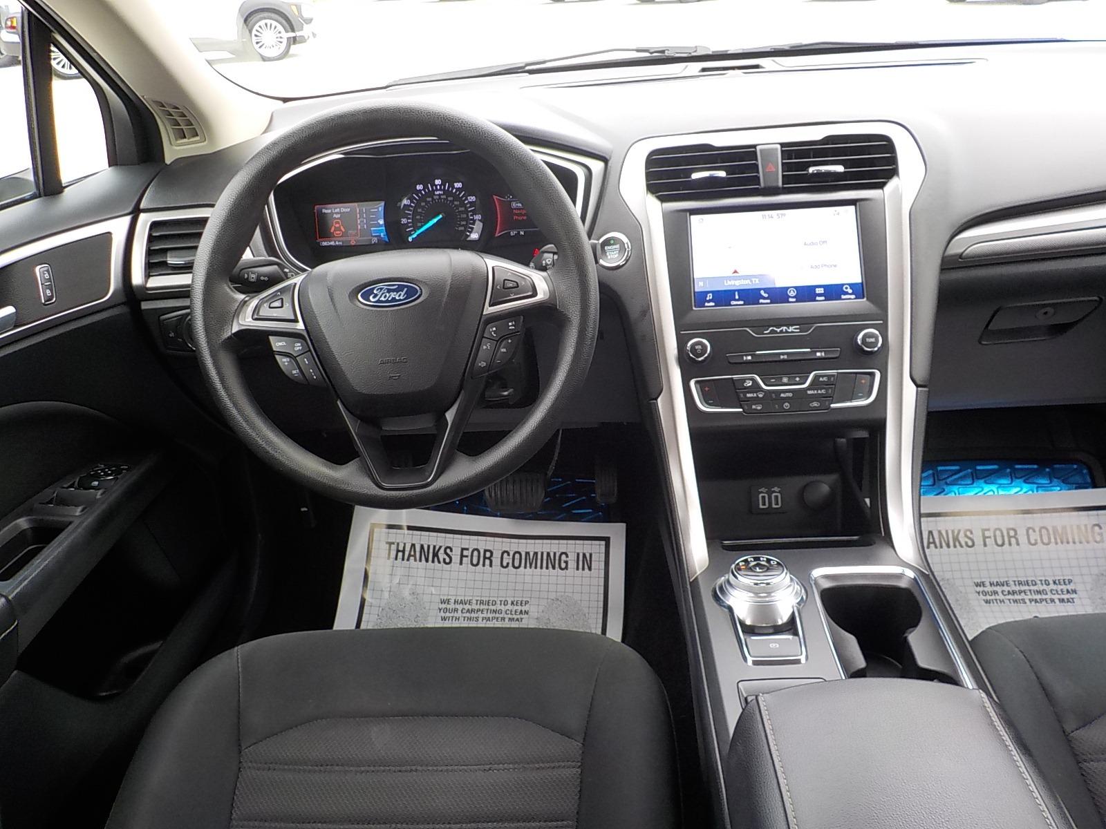 2020 White /Black Ford Fusion SE (3FA6P0HD1LR) with an 1.5L L4 DOHC 16V engine, 6A transmission, located at 1617 W Church Street, Livingston, TX, 77351, (936) 327-3600, 30.710995, -94.951157 - Photo #13